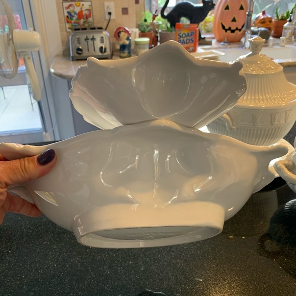 Lenox Butler’s pantry two-tier shell dish